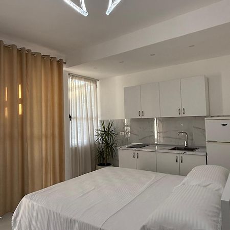 Elio'S Room Durrës Buitenkant foto