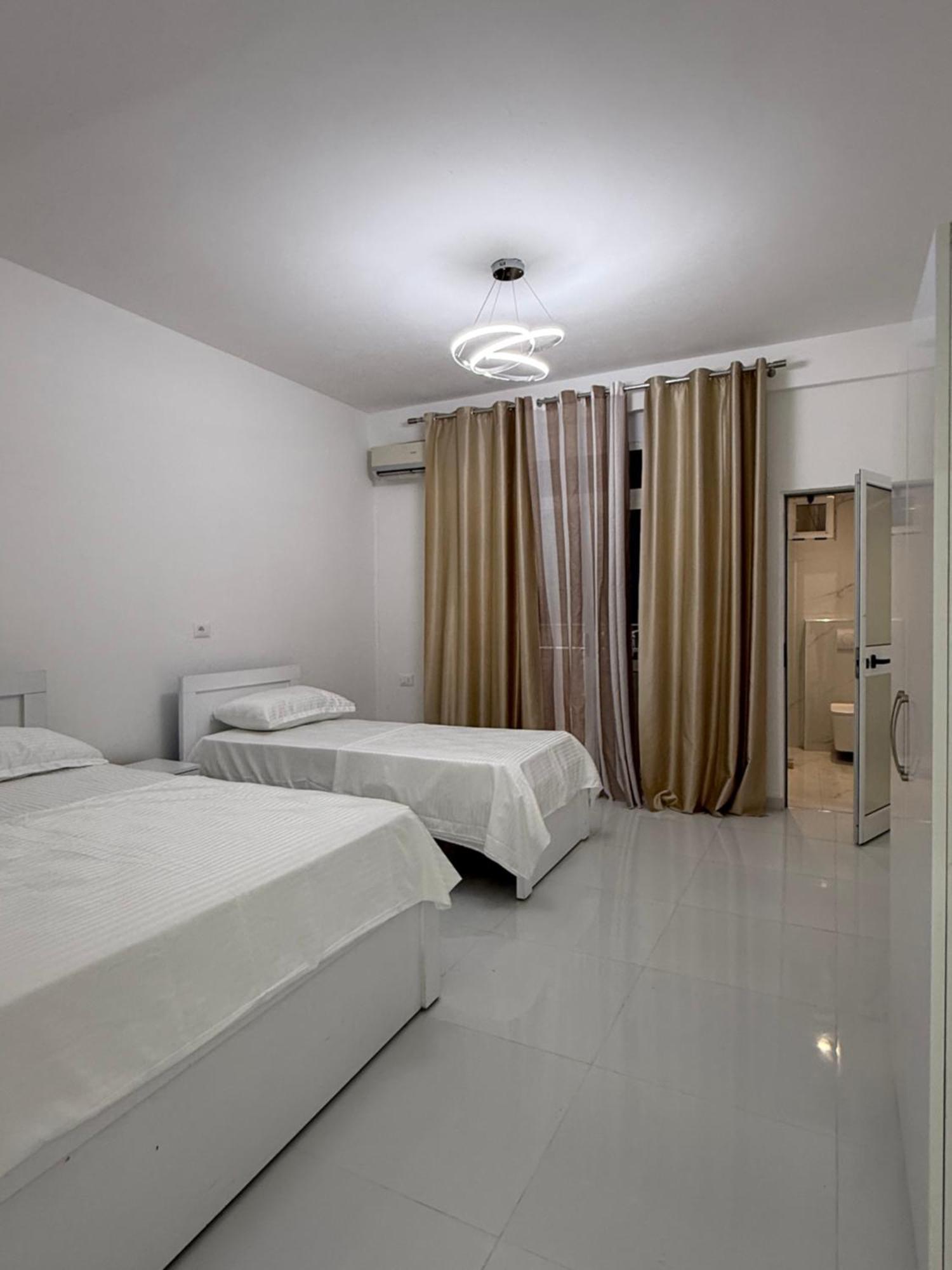 Elio'S Room Durrës Buitenkant foto